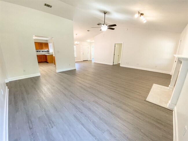 Building Photo - 1301 Sumerlin Dr