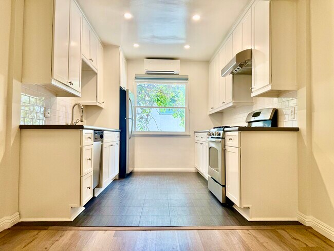 Foto del edificio - 3567 Keystone Ave