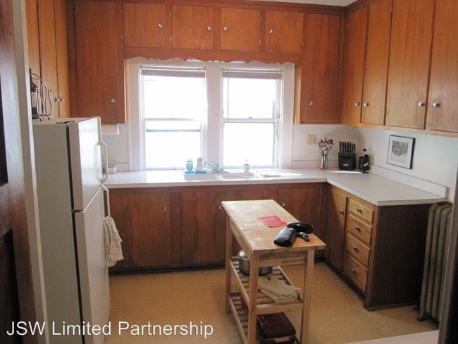 Building Photo - 307 N Paterson St