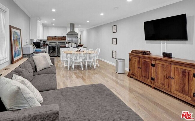 Foto del edificio - 1946 W 39th St