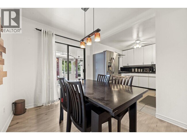 Photo du bâtiment - 300 TENTH AVENUE