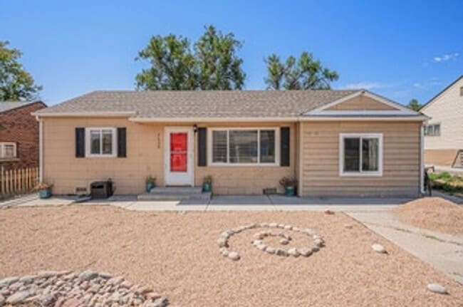 Building Photo - 1530 W Berkeley Pl