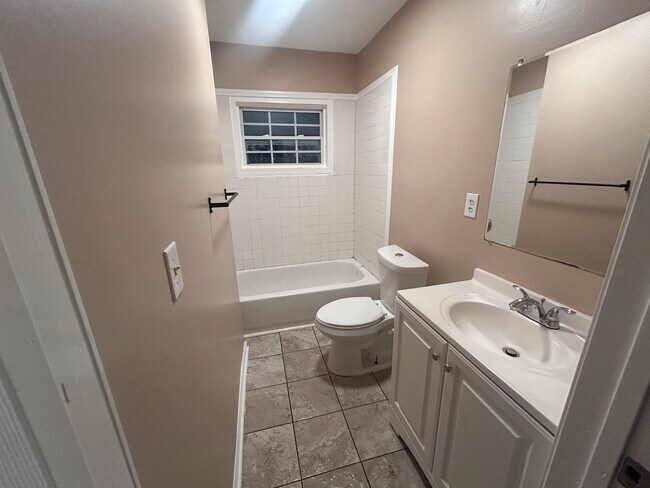 Foto del edificio - 2805 Bonnybrook Dr SW