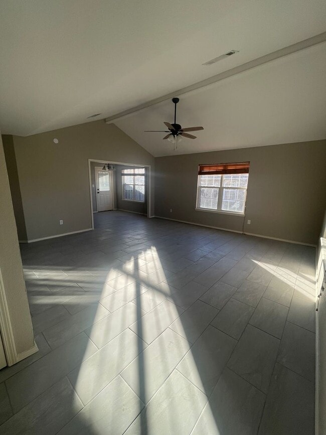 Building Photo - 3 Bedrooms, 2 Bath (Hot Tub), 2 Car Garage House. Total Electric.