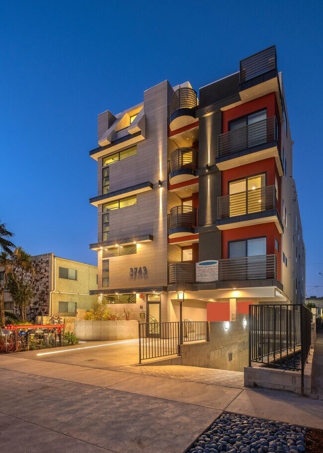 Foto del edificio - 3743 Midvale Ave