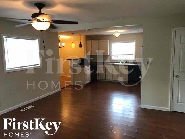 Building Photo - 4801 Leone Dr