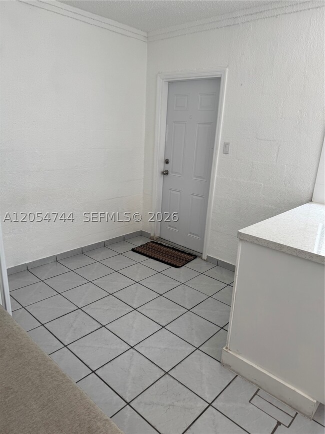 Foto del edificio - 8240 NW 181st St