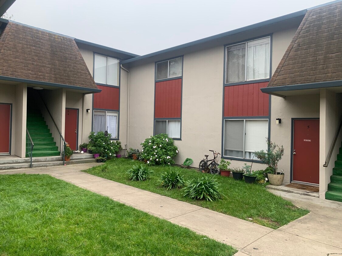 Primary Photo - 3046 Sunset Ave