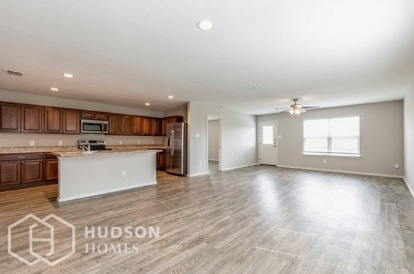 Foto del edificio - NOW AVAILABLE! 7528 Rose Robin Run Ct, Con...