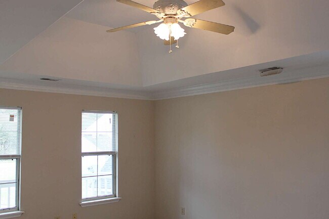 Foto del edificio - 4BD Home in Heart of Mt. Pleasant- Center Lake