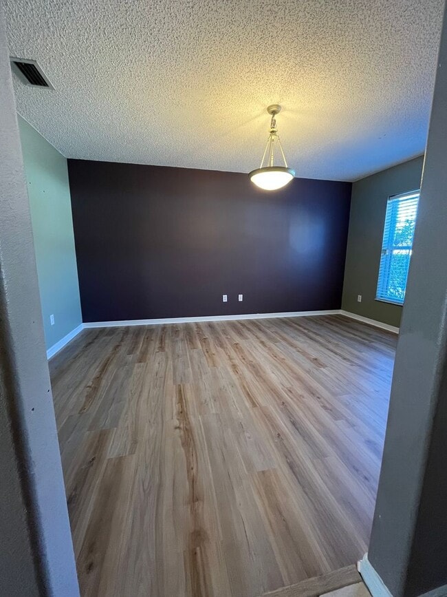 Building Photo - Beautiful Fenced in Yard on a cul-de-sac!!!