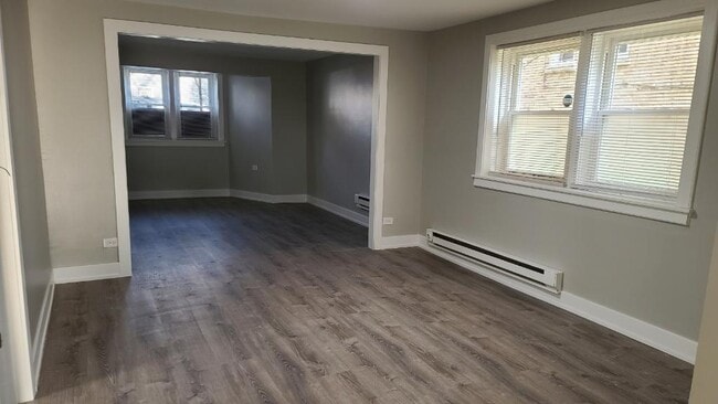 Foto del edificio - 2838 N Drake Ave