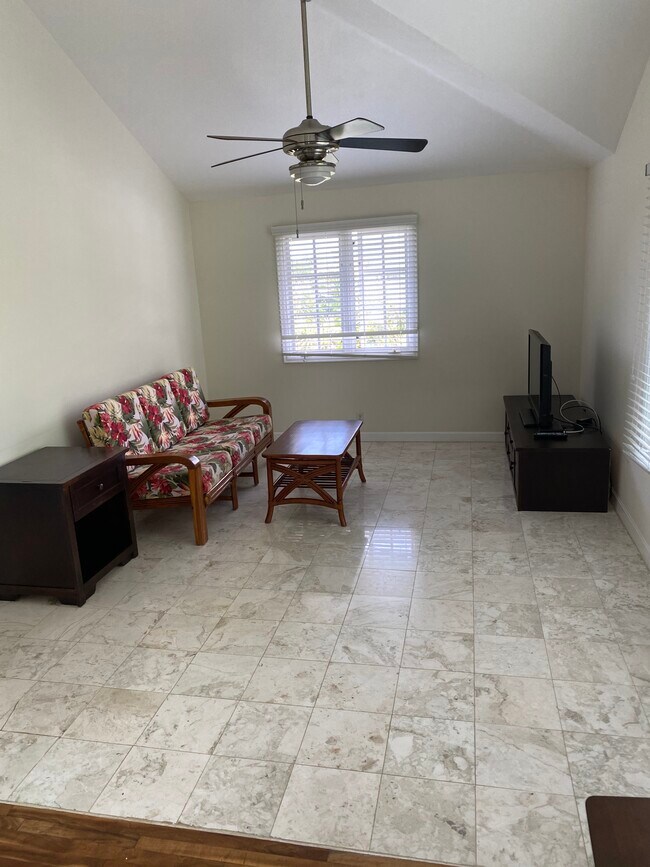 Sala de estar - 3005 Hoaloha Pl