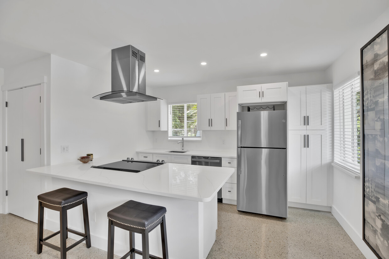 Orilla - The Shoreline at 19th - Steps from the beach