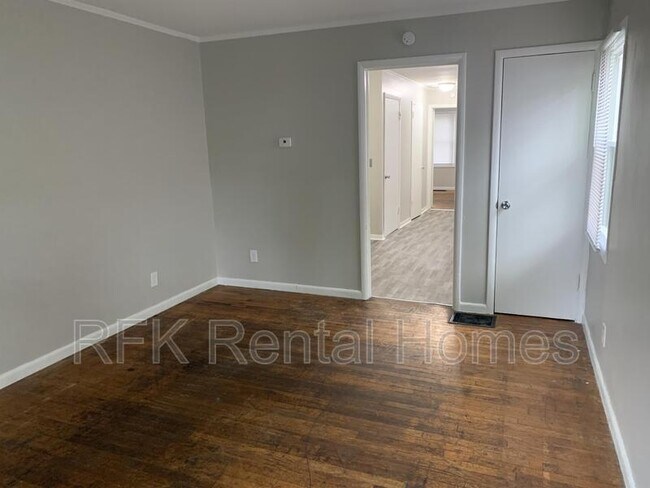 Building Photo - 1460 W 32nd St