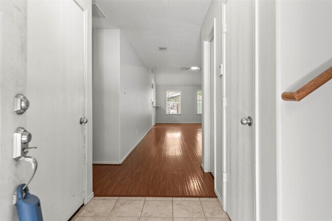 Foto del edificio - 6 Thicket Grove Pl