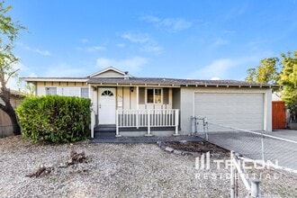 Building Photo - 325 Ladera Dr