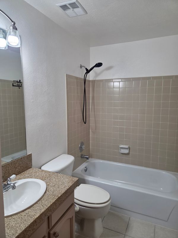 Foto del edificio - 11284 Forest Dr