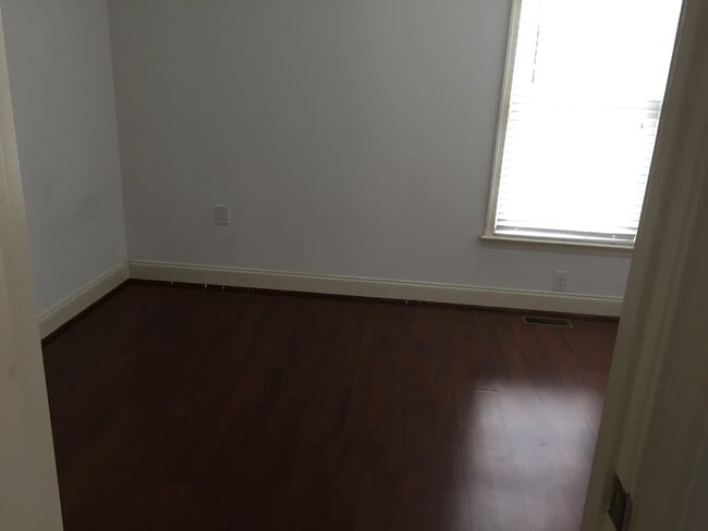 Building Photo - 1712 Kemper St