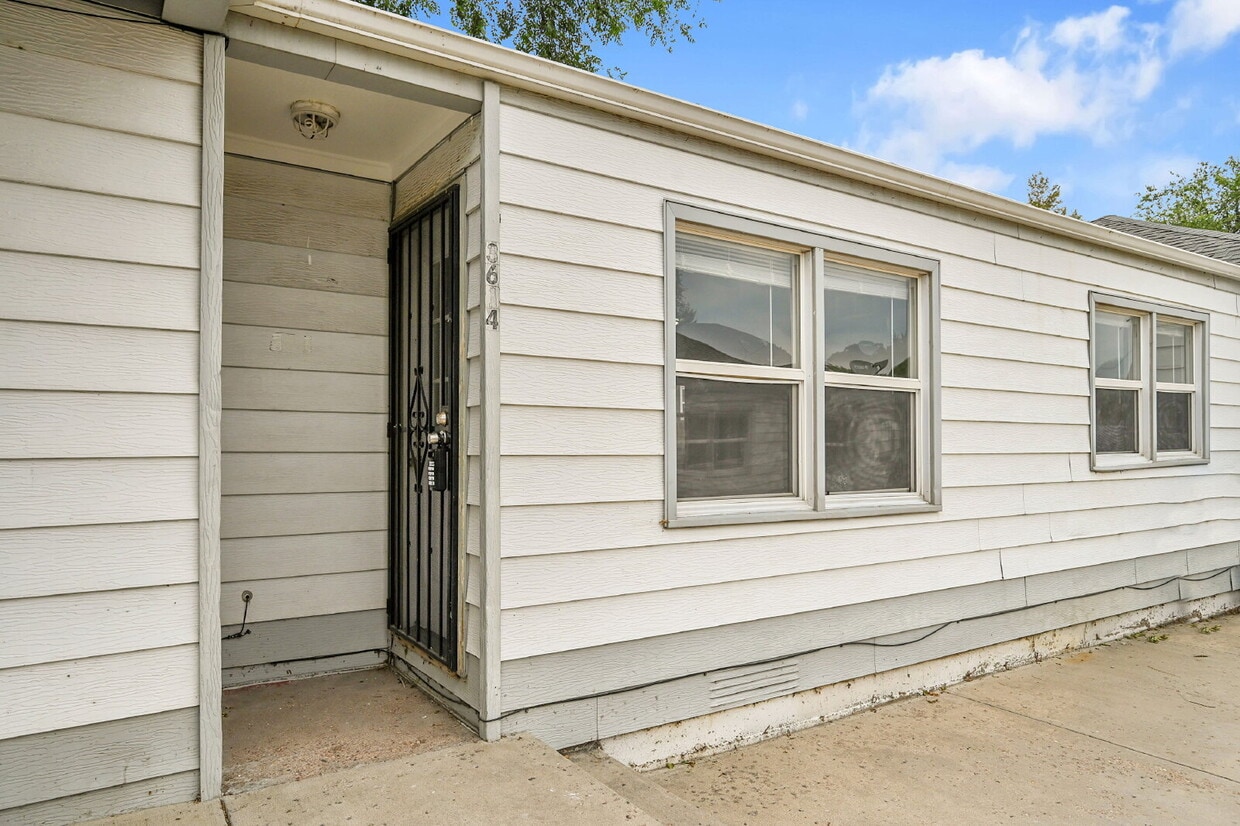 Primary Photo - $1,150 - 2 Bed, 1 Bath Updated Unit in She...