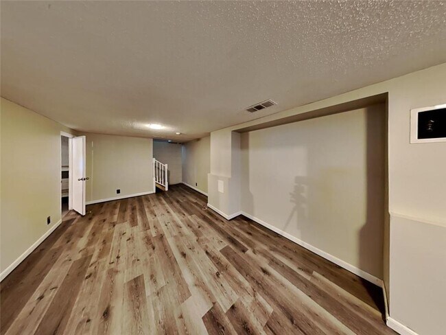 Foto del edificio - 230 Poplar St E