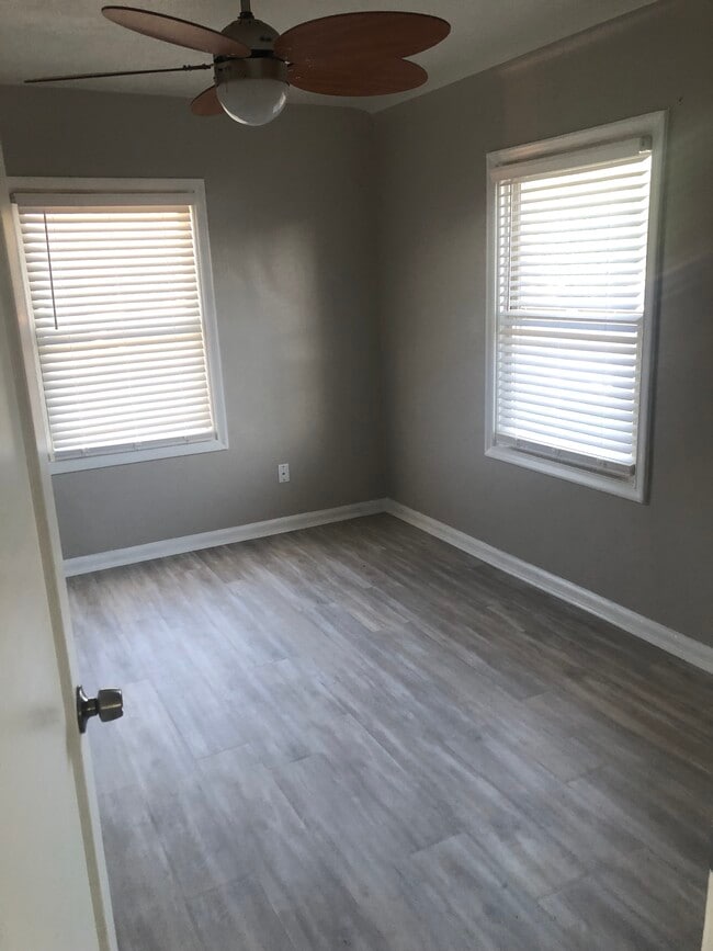 Building Photo - 1475 W 4800 S