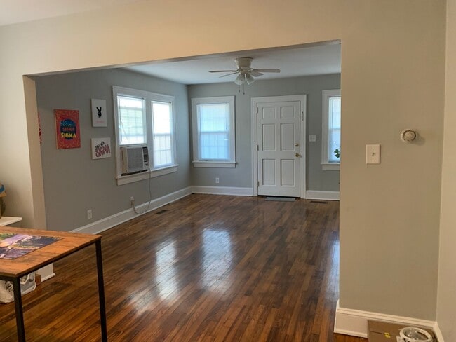 Building Photo - Grid House for rent on 5th Street!