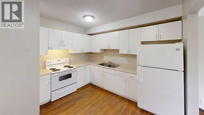 Photo du bâtiment - 5117-5144 44 St