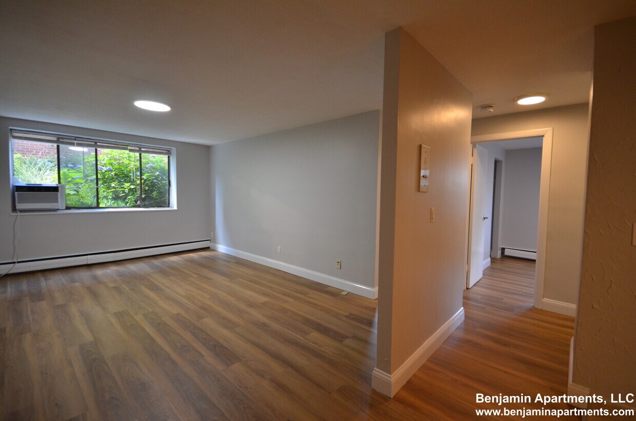 Foto principal - 240 Babcock St
