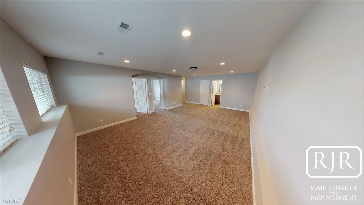 Primary Photo - 1025 N 33rd St
