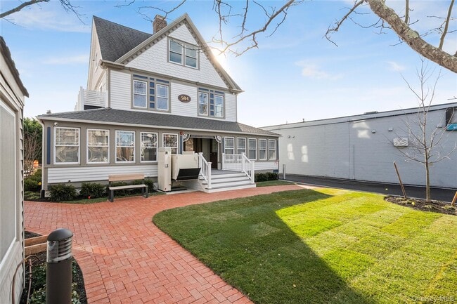 Foto del edificio - 584 E Main St