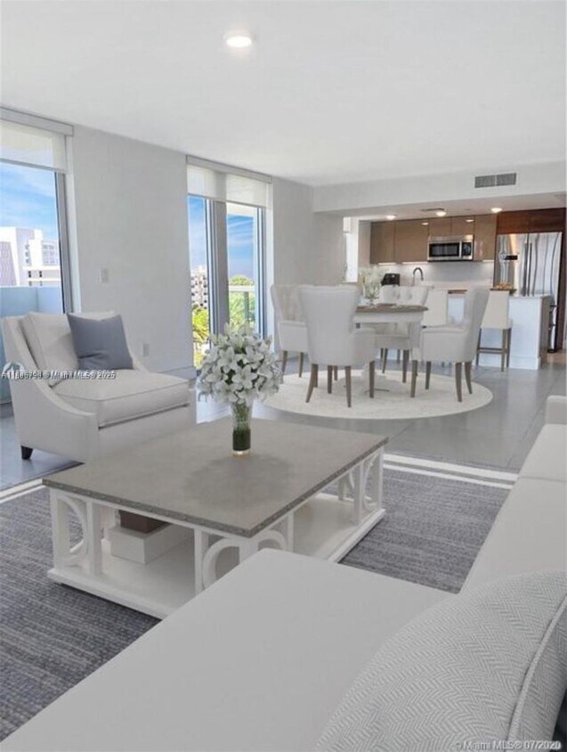Foto principal - 9261 E Bay Harbor Dr