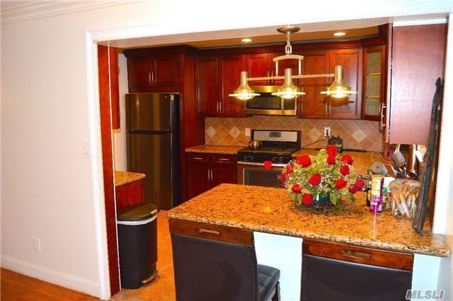 Foto del edificio - 282 Lawrence St