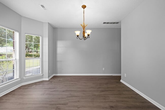 Building Photo - Updated 4BR Home in Northgate District with Huge Back Deck