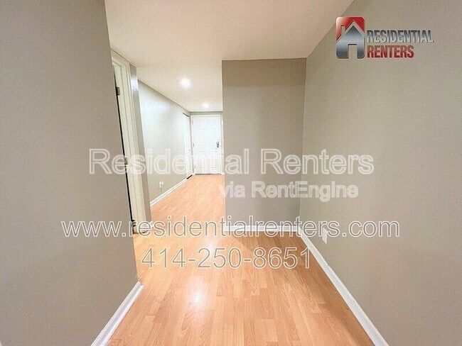Foto del edificio - 270 E Highland Ave