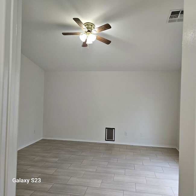 Building Photo - Oasis in Northwest Sun City