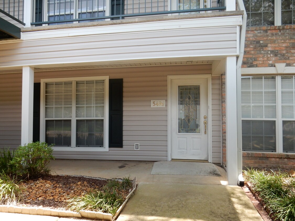 Primary Photo - 549 Versailles Blvd
