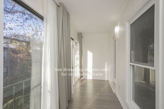 Building Photo - Spacious 2 bedroom located in Belle Meade ...