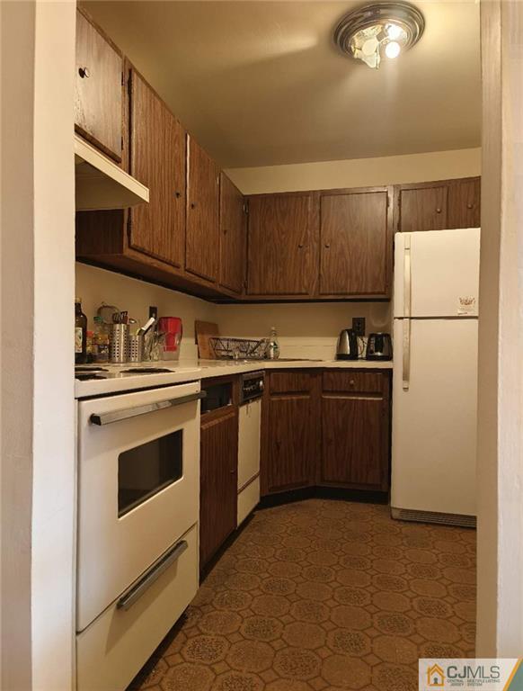 Building Photo - 6 College Dr