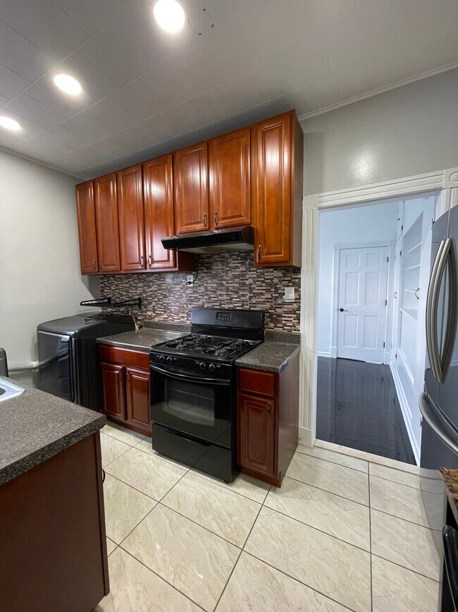 Kitchen - 466 49th St