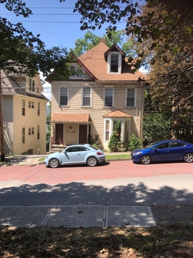 208 Stewart Ave Unit B, Ithaca, NY 14850 Apartment for Rent in Ithaca