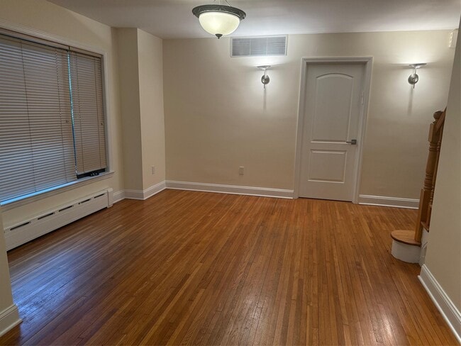 Foto del edificio - 1357 Kew Ave