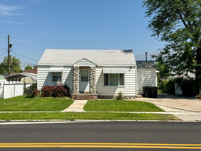 Building Photo - 1730 W Center St