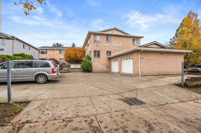 Photo - Queen Jeanette Apartments — Beautiful & Spacious Upstairs 2BR/1BA with Vaulted Ceilings, Gas Fire...