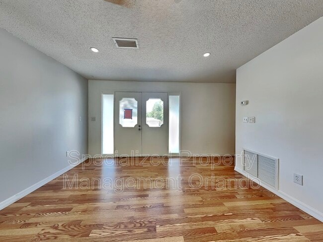 Building Photo - 2425 W Gardenia Dr