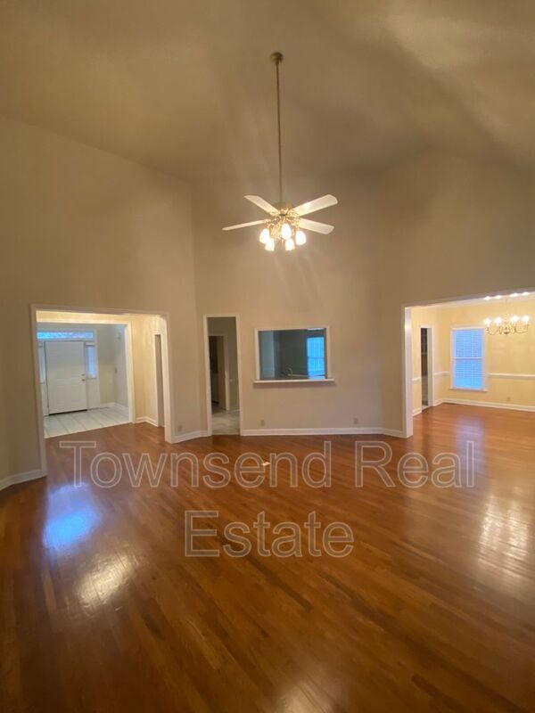 Building Photo - 830 Duval Dr