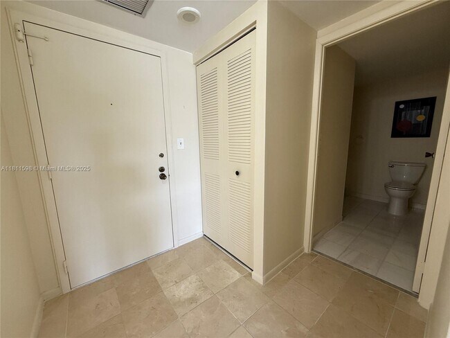 Foto del edificio - 600 Three Islands Blvd