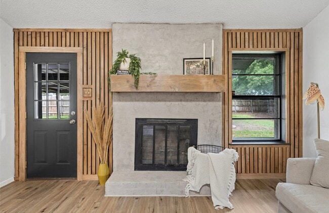 Building Photo - 605 Rolling Hills Dr