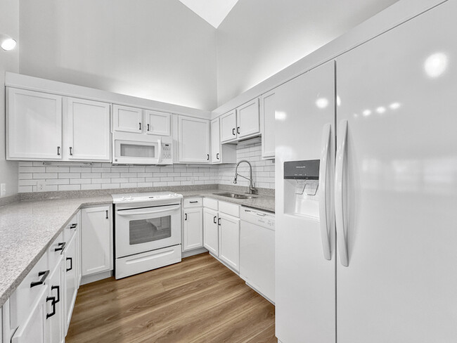 Foto del edificio - SENIOR INDEPENDENT LIVING COMMUNITY IN FAR...