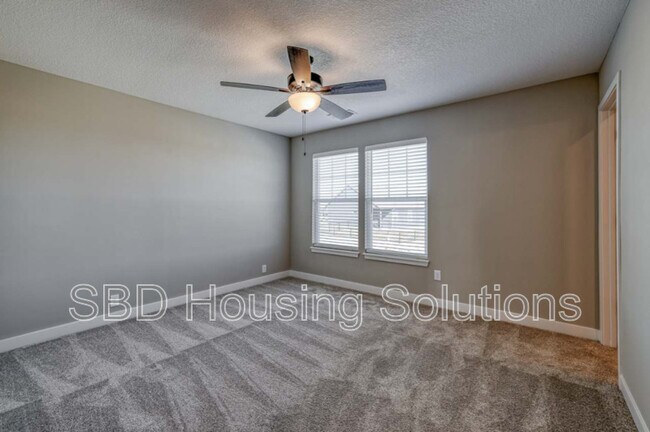 Building Photo - 27301 E Oak Vw Dr